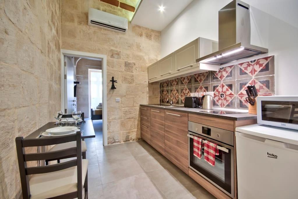 Vallettastay Old Lodge Apartment 1 Bagian luar foto