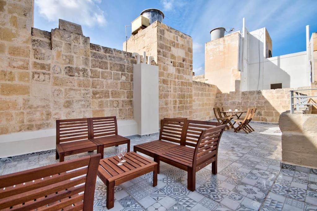 Vallettastay Old Lodge Apartment 1 Bagian luar foto