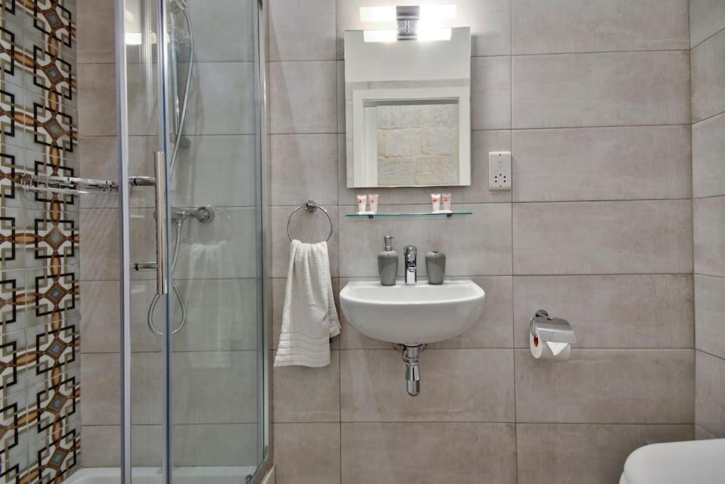 Vallettastay Old Lodge Apartment 1 Bagian luar foto