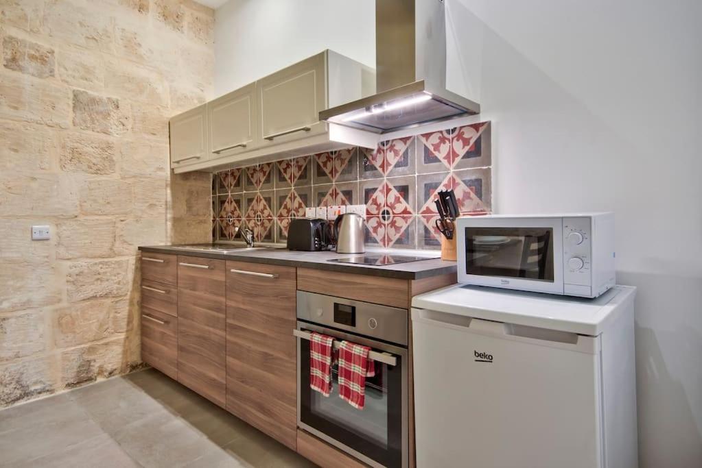 Vallettastay Old Lodge Apartment 1 Bagian luar foto