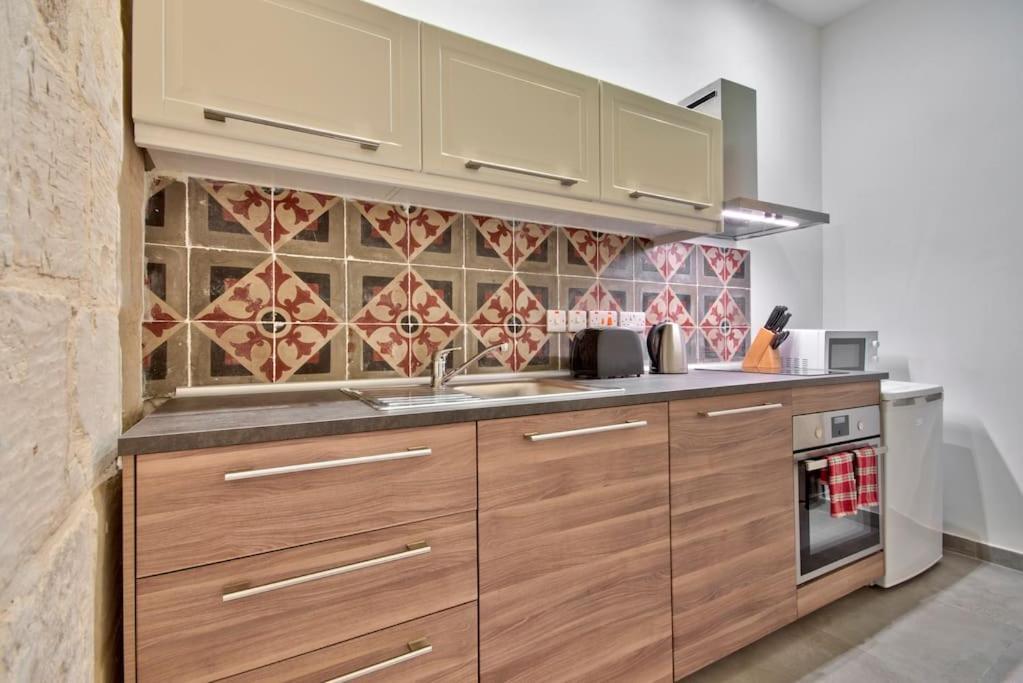 Vallettastay Old Lodge Apartment 1 Bagian luar foto