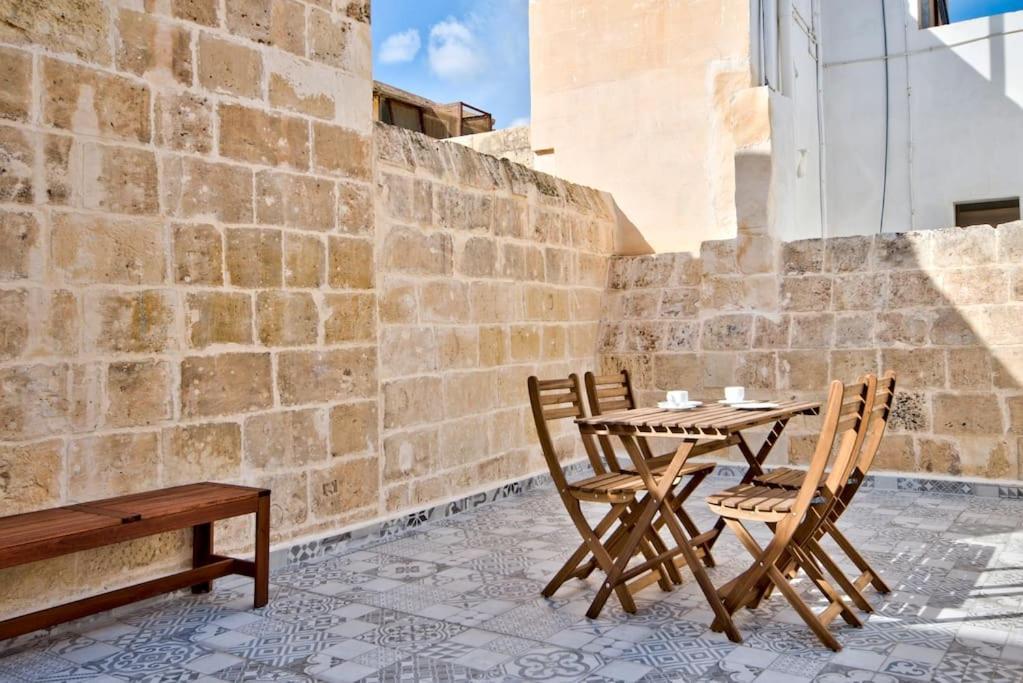 Vallettastay Old Lodge Apartment 1 Bagian luar foto