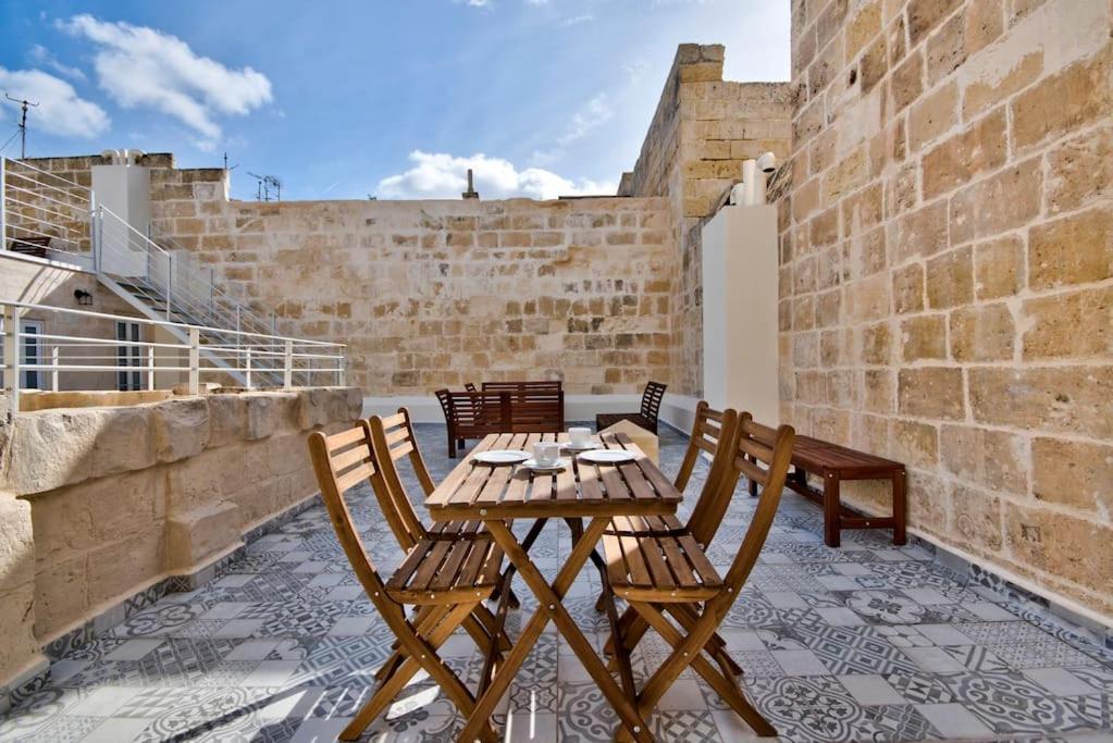 Vallettastay Old Lodge Apartment 1 Bagian luar foto