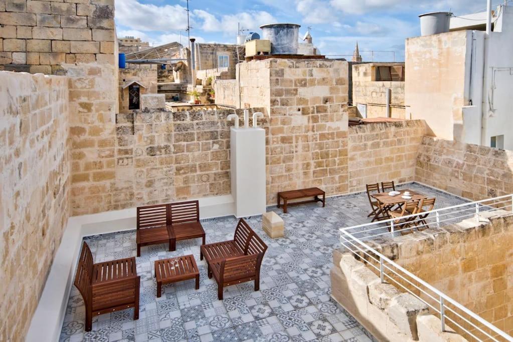 Vallettastay Old Lodge Apartment 1 Bagian luar foto